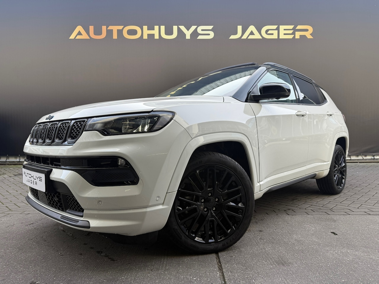 Jeep Compass - 4xe 240 Plug-in Hybrid Electric S Pano Carplay 360 Memory leer - AutoWereld.nl