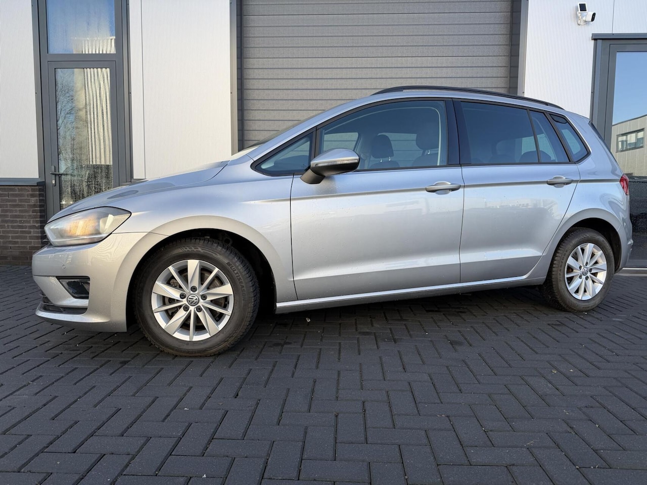 Volkswagen Golf Sportsvan - 1.2 TSI Comfortline AUTOMAAT - AutoWereld.nl