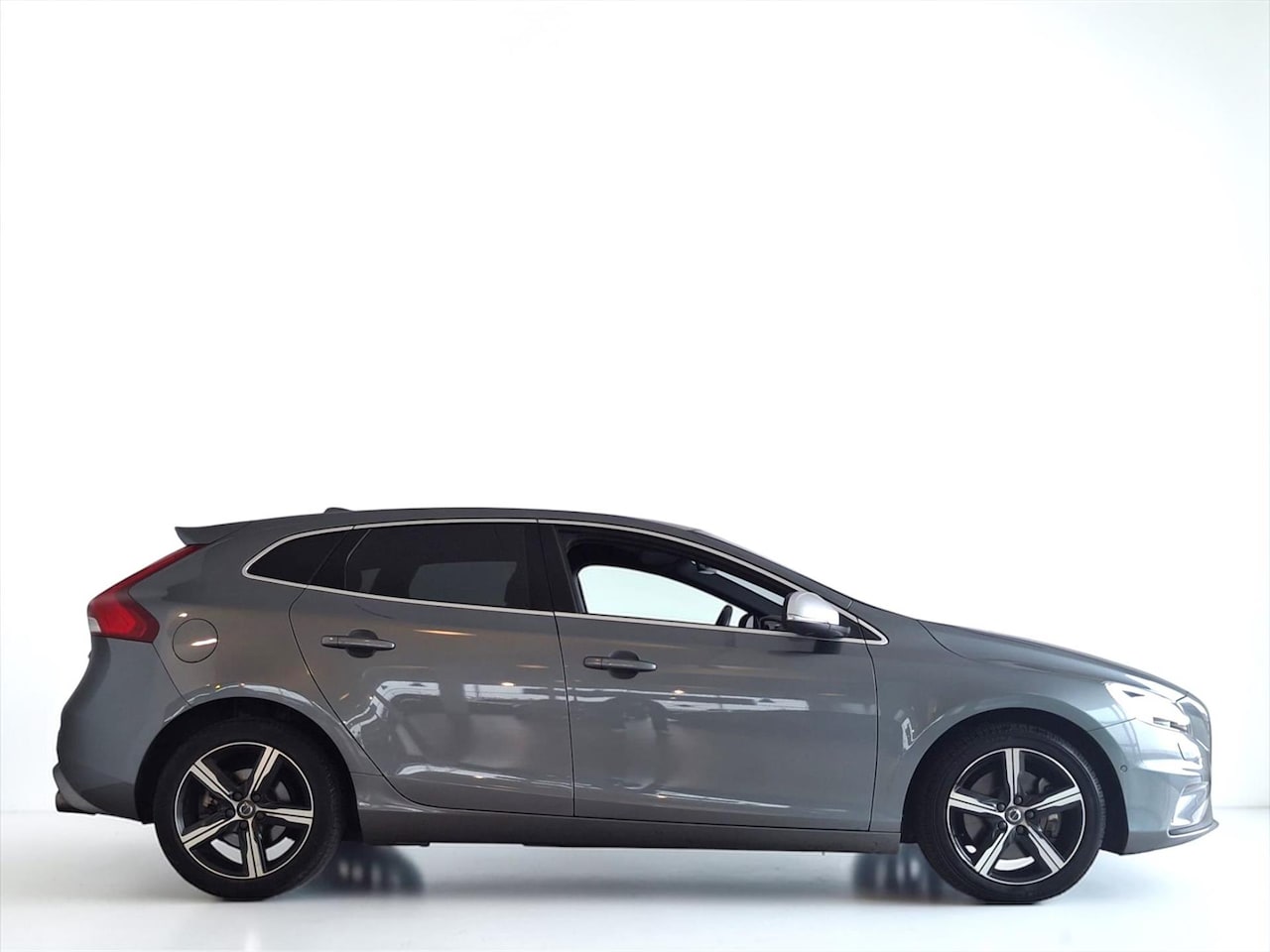Volvo V40 - 1.5 T3 152PK Geartronic Polar+ Sport LEDER LED PANO HARMON KARDON - AutoWereld.nl