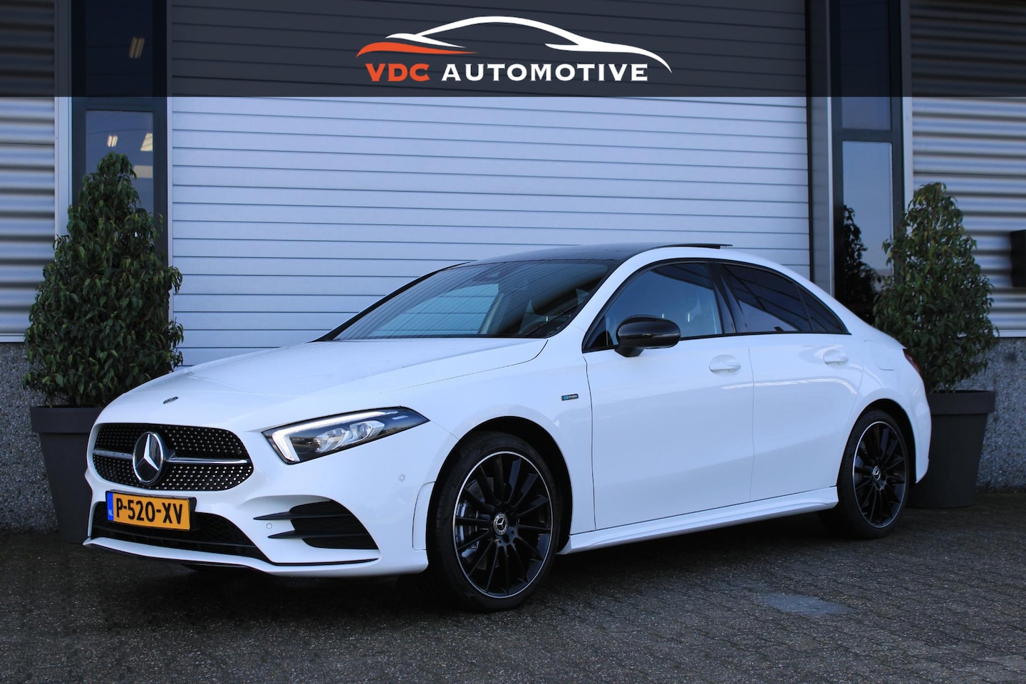 Mercedes-Benz A-klasse - 250 e AMG Pano | Widescreen | Sfeerverlichting | Camera | Multispaak 19" | Dealer Onderhou - AutoWereld.nl