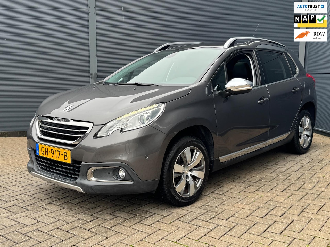 Peugeot 2008 - 1.2 PureTech / Pano / Leer / Navi - AutoWereld.nl