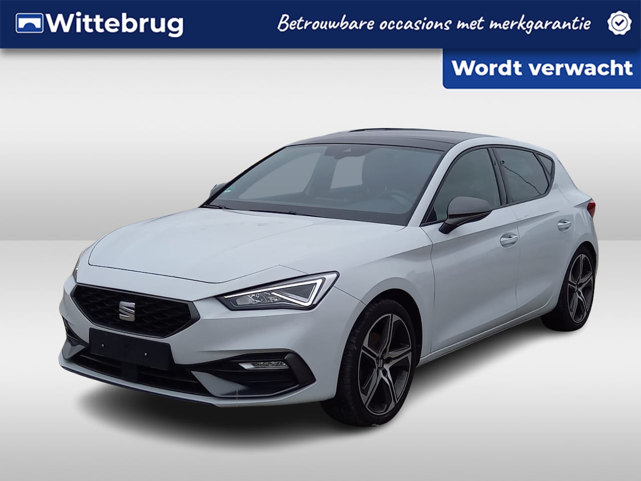 SEAT Leon - 1.5 eTSI DSG FR / Panorama dak / Achteruitrij camera / Stoelverwarming / 18'' LMV - AutoWereld.nl
