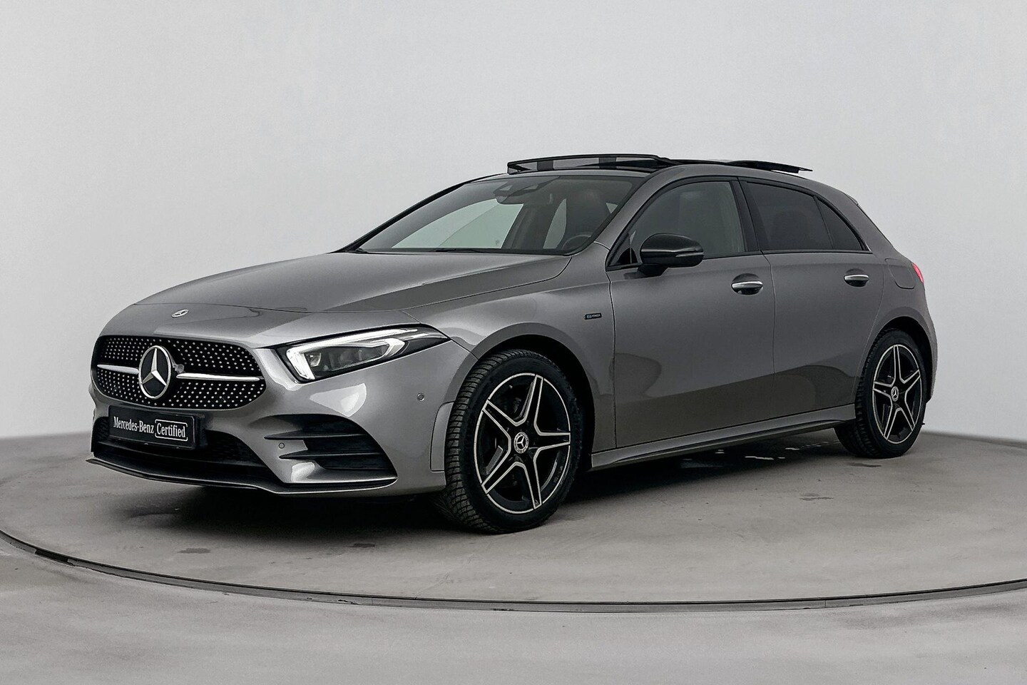 Mercedes-Benz A-klasse - A 250e Automaat AMG Line | Premium Plus Pakket | Nightpakket | Panoramadak | Multibeam LED - AutoWereld.nl