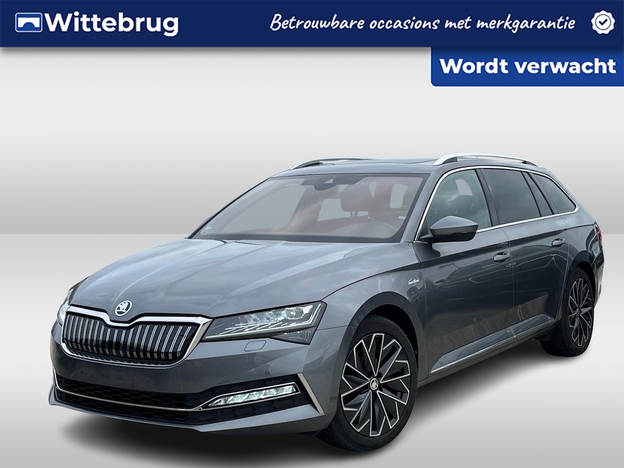 Skoda Superb Combi - 1.4 TSI iV DSG Business Laurin & Clement / Ledere bekleding / Panorama dak / Zwenkbare tre - AutoWereld.nl