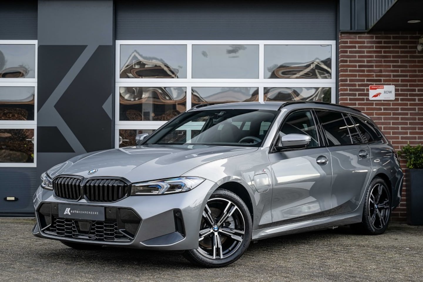 BMW 3-serie Touring - 330e M Sport | LCI | Memory | 360° | Leder | Keyless | ACC | 19,5 kWh | Adapt. Led | - AutoWereld.nl