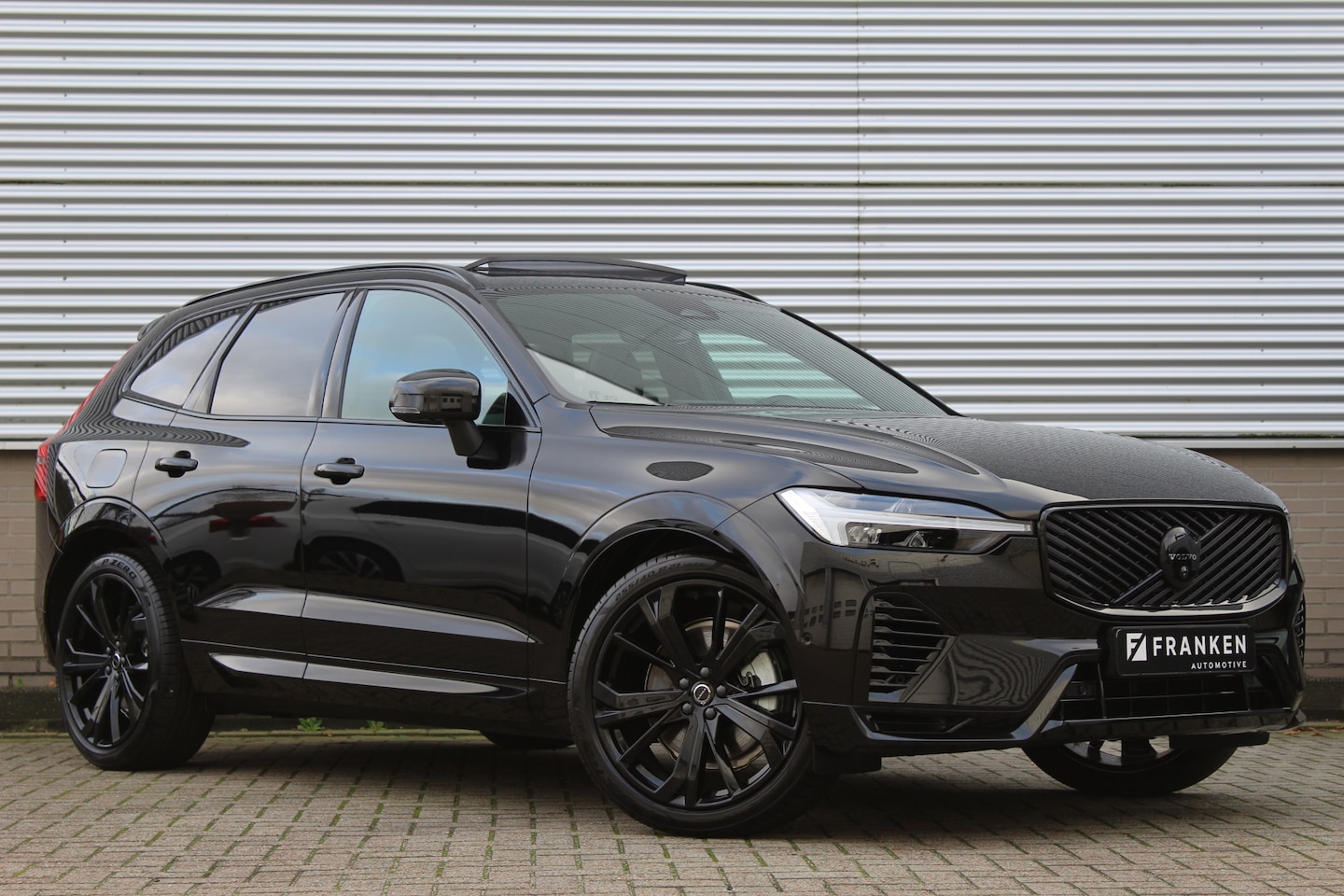 Volvo XC60 - 2.0 T8 Plug-in hybrid AWD Plus Black Edition | Luchtvering | Trekhaak | 360 Camera | Head- - AutoWereld.nl