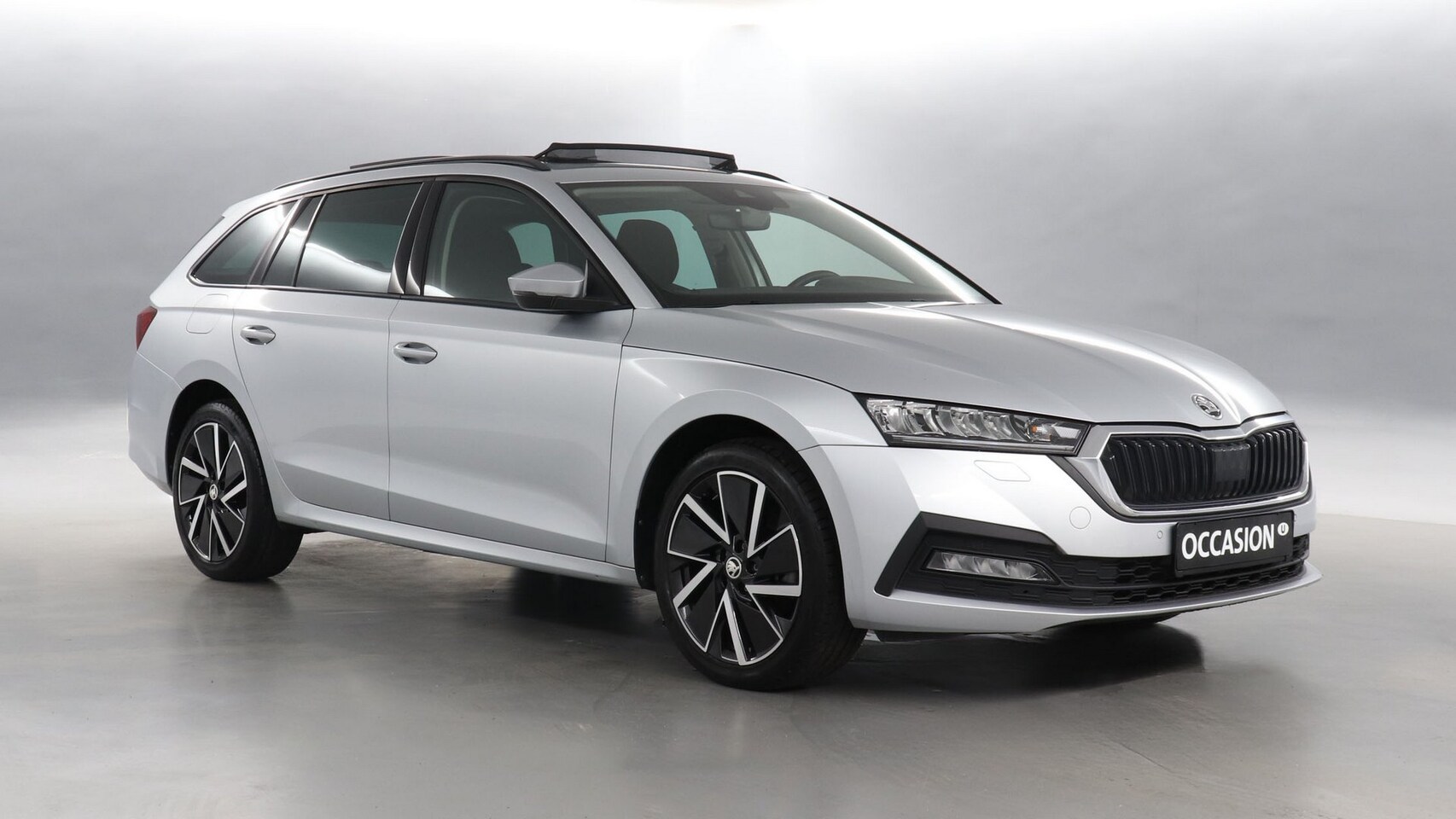 Skoda Octavia Combi - 1.4 TSI iV 204pk PHEV Business Edition / Panoramadak / Adaptive Cruise / Navigatie - AutoWereld.nl