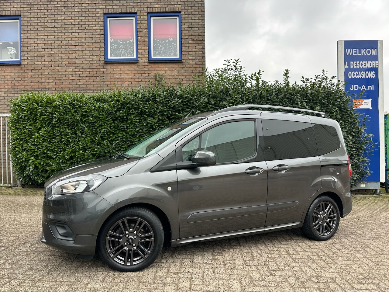Ford Tourneo Courier - 1.0 Titanium Ditributieriem Vervangen,Climate C, Camera, Pdc!!!! - AutoWereld.nl