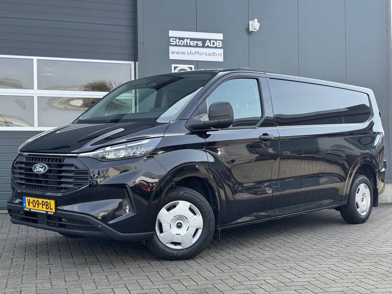 Ford Transit Custom - 320 2.0 TDCI L2H1 Trend 136pk | Navi | Carplay | BLIS | Camera | ACC | Betonplex | Winterp - AutoWereld.nl
