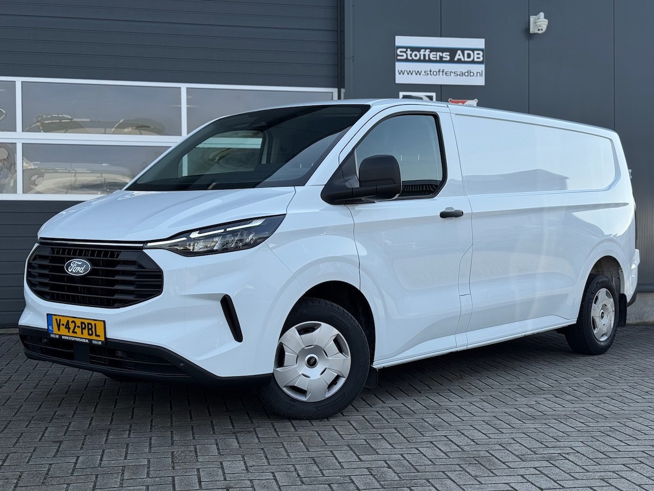 Ford Transit Custom - 320 2.0 TDCI L2H1 Trend 136pk | Navi | Carplay | Camera | BLIS | ACC | Winterpack | Betonp - AutoWereld.nl