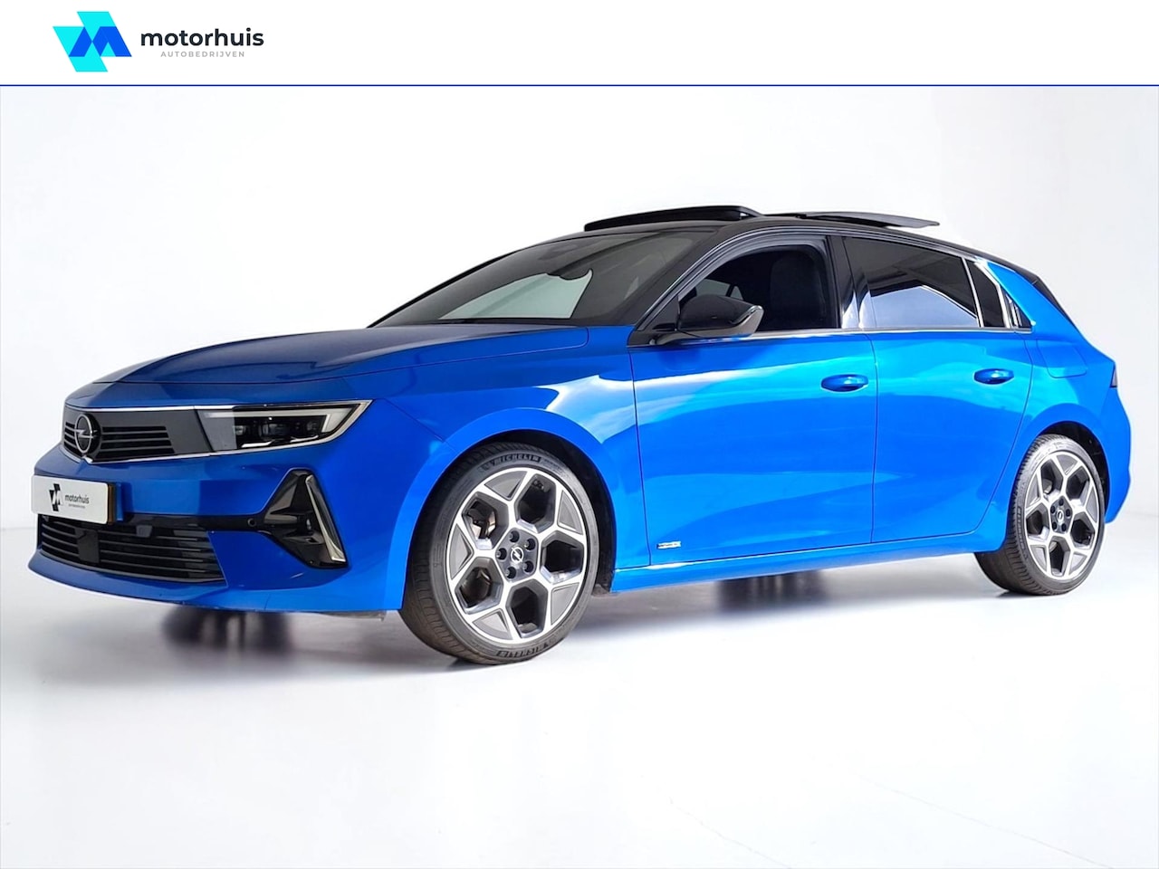 Opel Astra - 1.6 Hybrid 180pk Ultimate AUTOMAAT LED PANO HUD CAMERA WINTERPACK - AutoWereld.nl