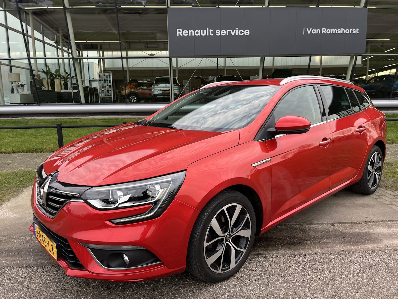 Renault Mégane Estate - 1.3 TCe Bose /Trekhaak/ Dealer onderhouden / Stoelverw. / Keyless / PDC.Achter / Climate / - AutoWereld.nl