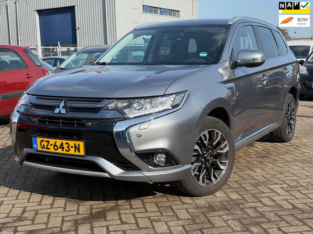 Mitsubishi Outlander - 2.0 PHEV Executive Edition 2.0 PHEV Executive Edition - AutoWereld.nl