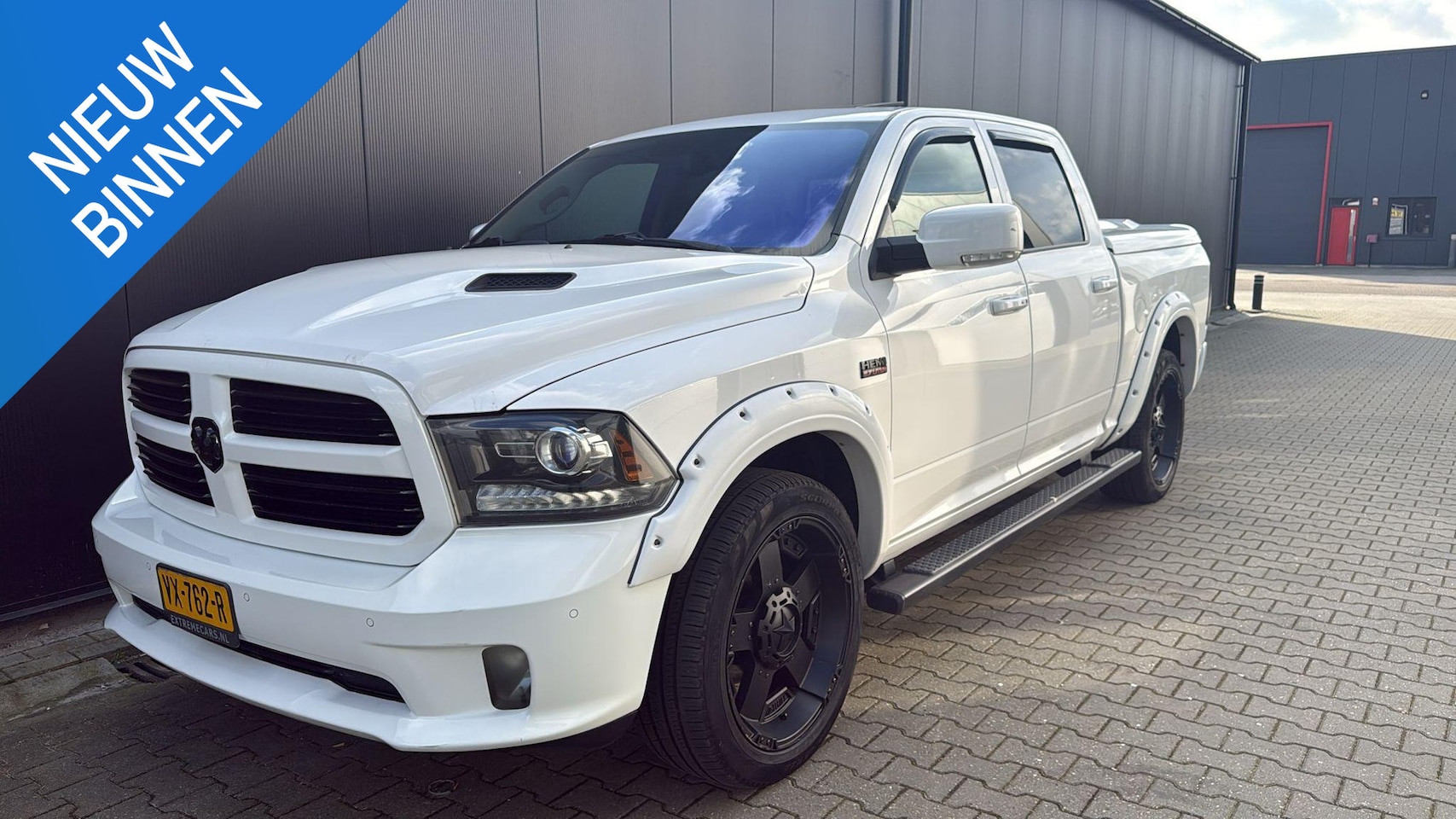 Dodge Ram 1500 - 5.7 V8 4x4 Crew Cab 5'7 Sport 5.7 V8 4x4 Crew Cab 5'7 Sport - AutoWereld.nl