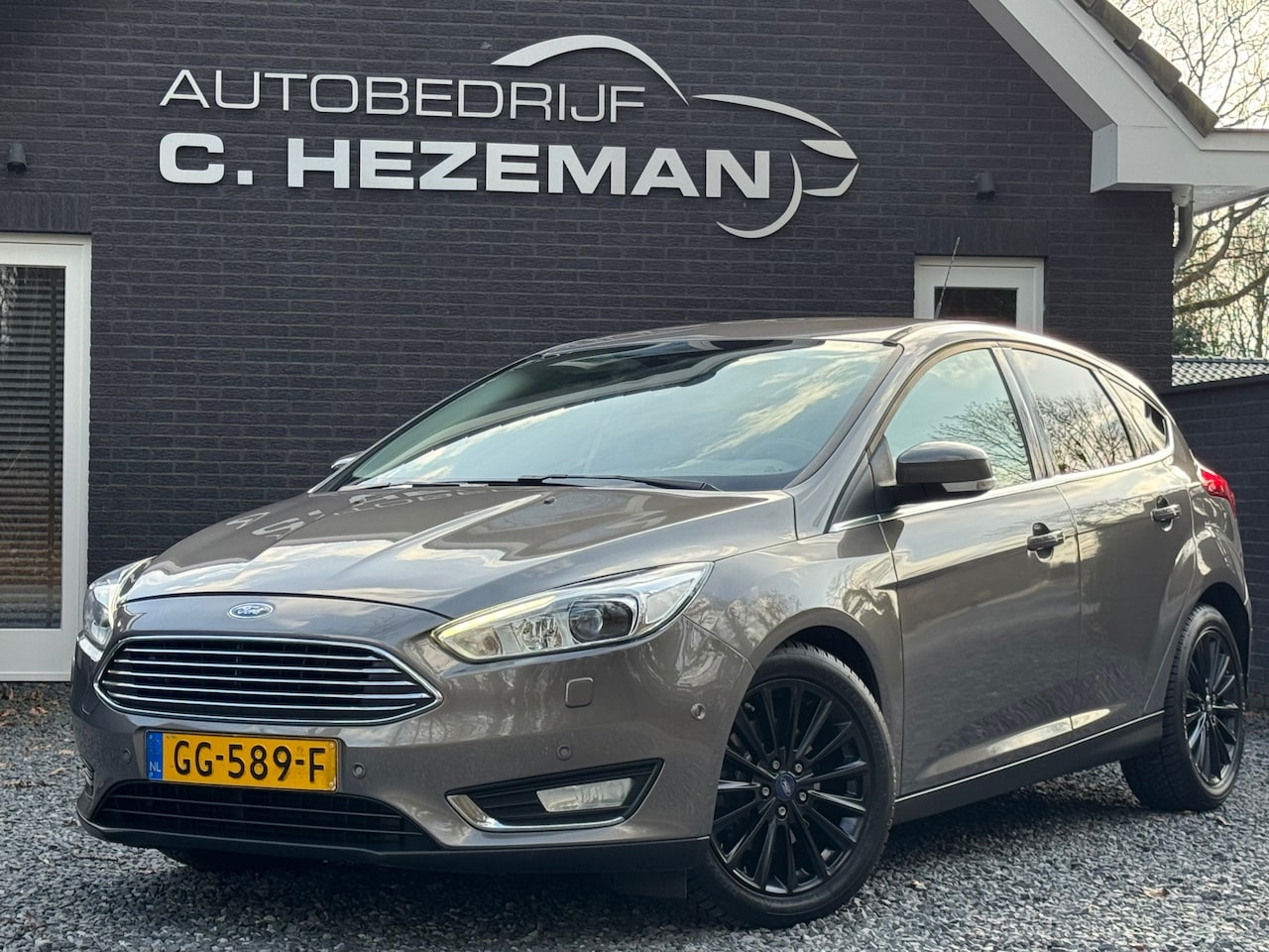 Ford Focus - 1.5 Titanium Edition AUTOMAAT Navigatie Cruise Control Climate Control - AutoWereld.nl
