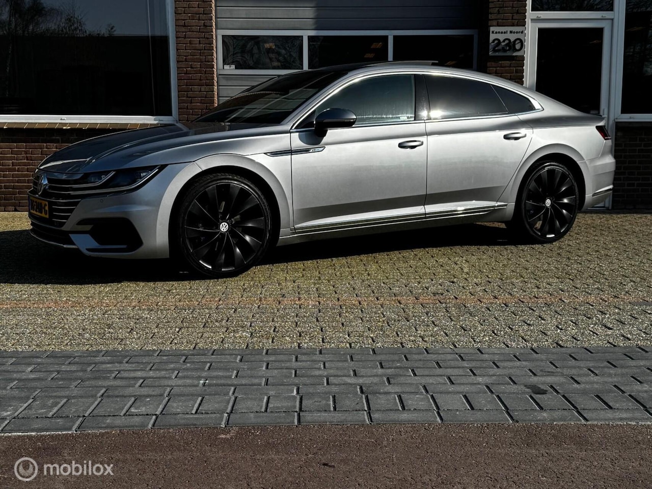 Volkswagen Arteon - 1.5 TSI R Line DSG PANO/LEDER/ECC/LED/VOL! - AutoWereld.nl