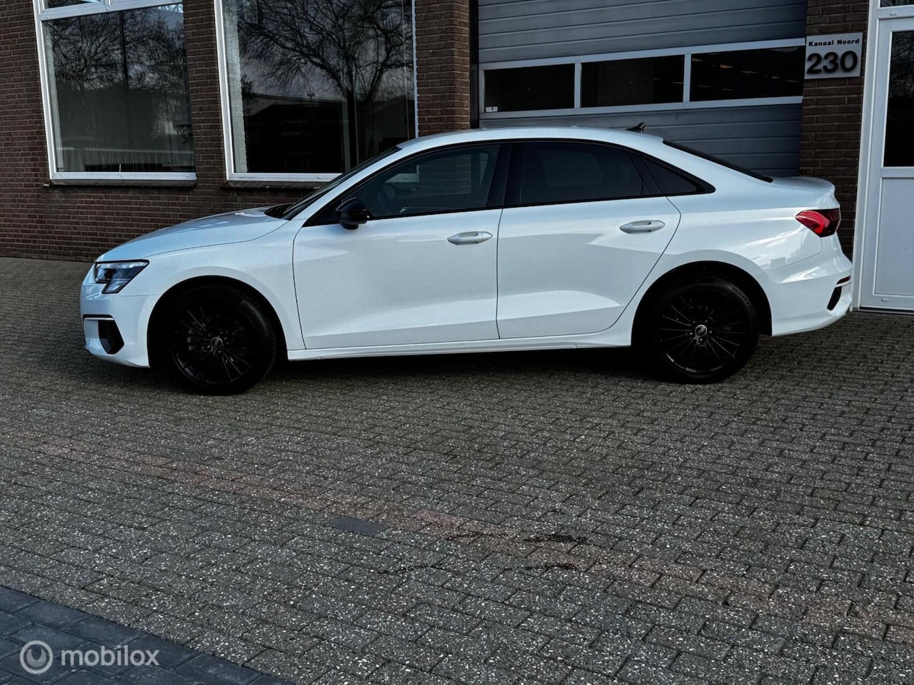 Audi A3 Limousine - 30 TFSI S LINE ECC-AIRCO/NAVI/LED/TREKHAAK - AutoWereld.nl