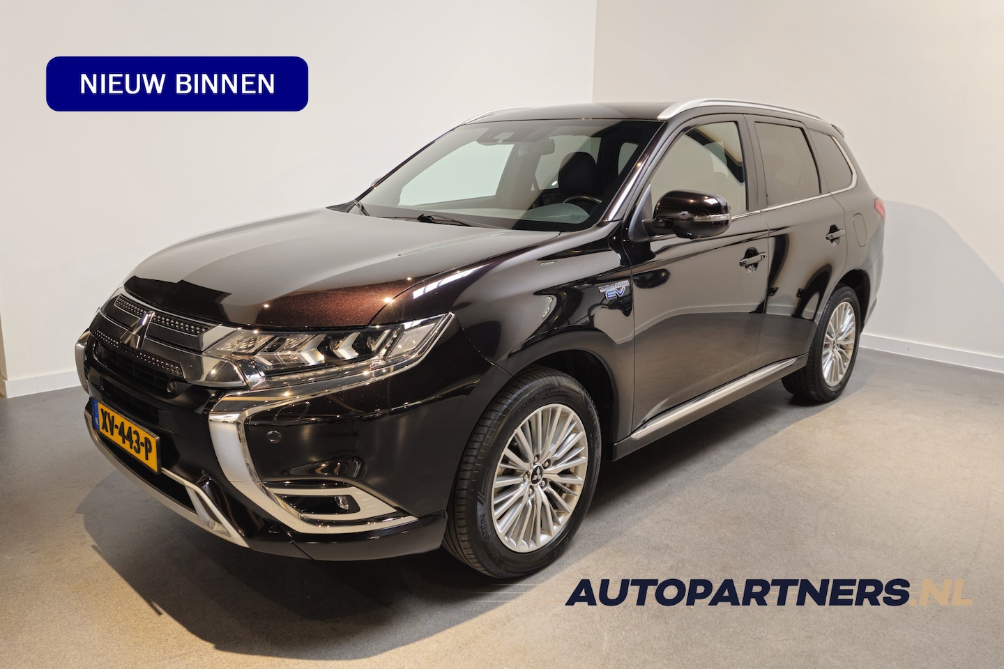 Mitsubishi Outlander - 2.4 PHEV Instyle - Stoel/Stuurverwarming - Trekhaak - Schuif/kanteldak - Apple Carplay/And - AutoWereld.nl