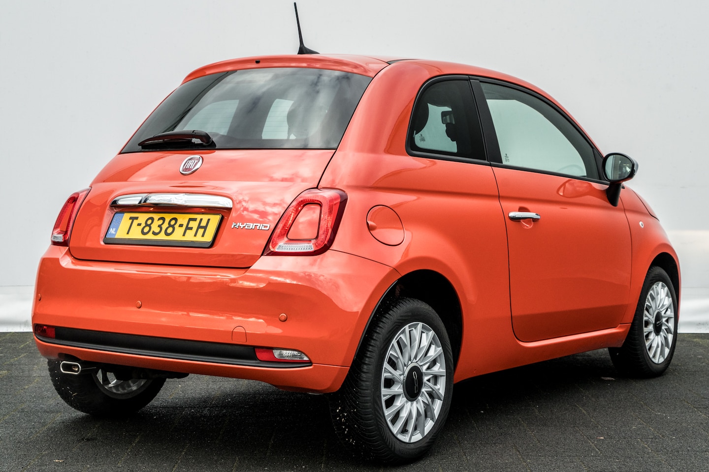 Fiat 500 - 1.0 Hybrid | Climate Control | 15 inch LMV | Cruise Control | Zwarte hemel | PDC | 24.718 - AutoWereld.nl