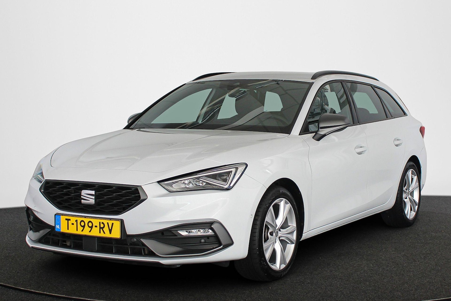 SEAT Leon Sportstourer - 1.0 eTSI FR Business Intense Automaat Stoelverwarming Navi Camera LED Clima - AutoWereld.nl