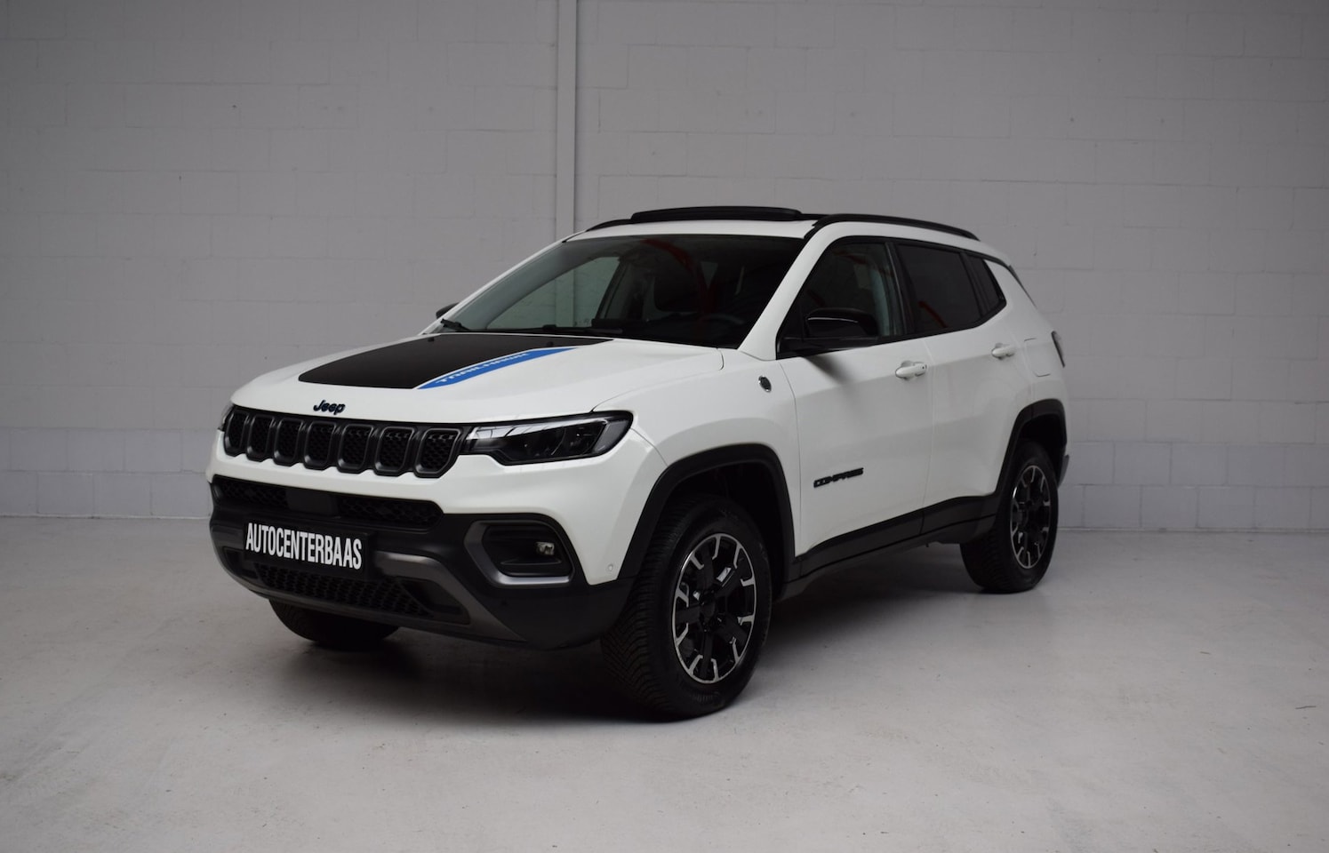 Jeep Compass - 4xe 240 Plug-in Hybrid Electric Trailhawk SOH 98% / LEER / PANORAMADAK / CAMERA / CARPLAY - AutoWereld.nl