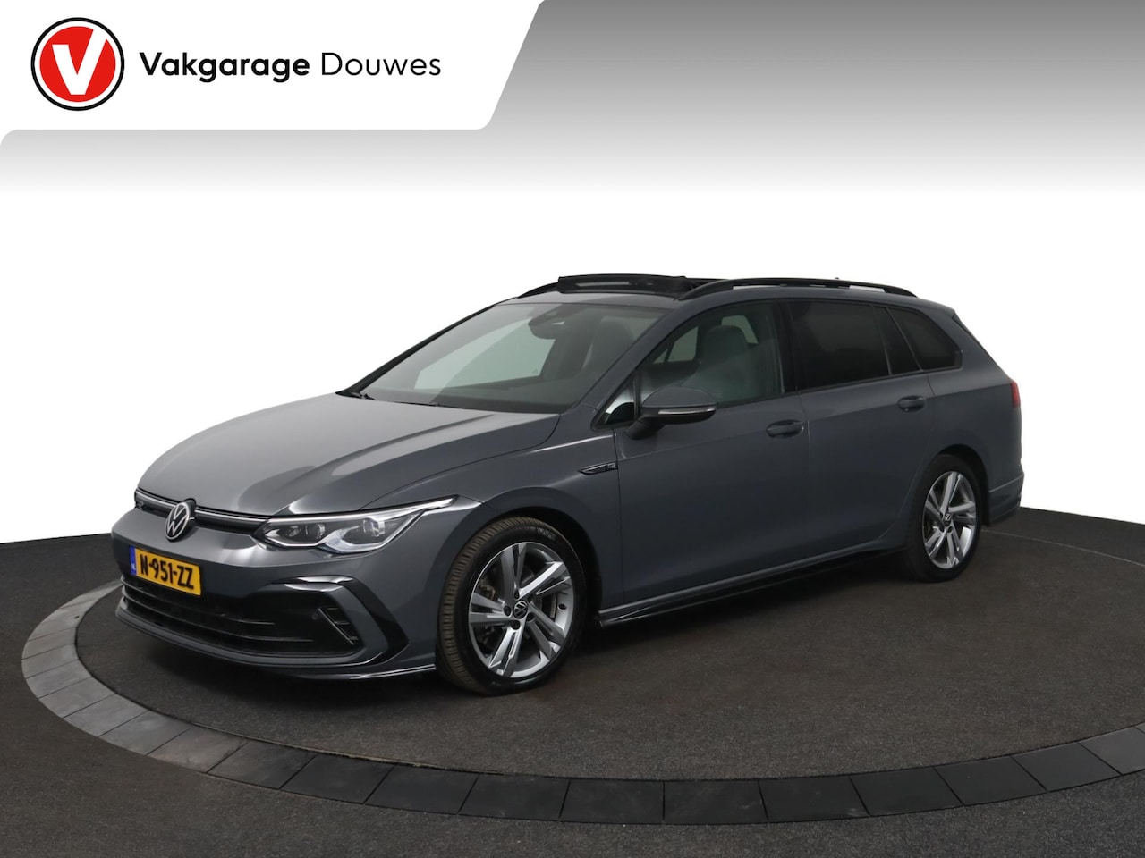 Volkswagen Golf Variant - Variant 2.0 TDI R-Line Business | Automaat | Pano | IQ-Light | Bomvol | Keyless | Stoel & - AutoWereld.nl