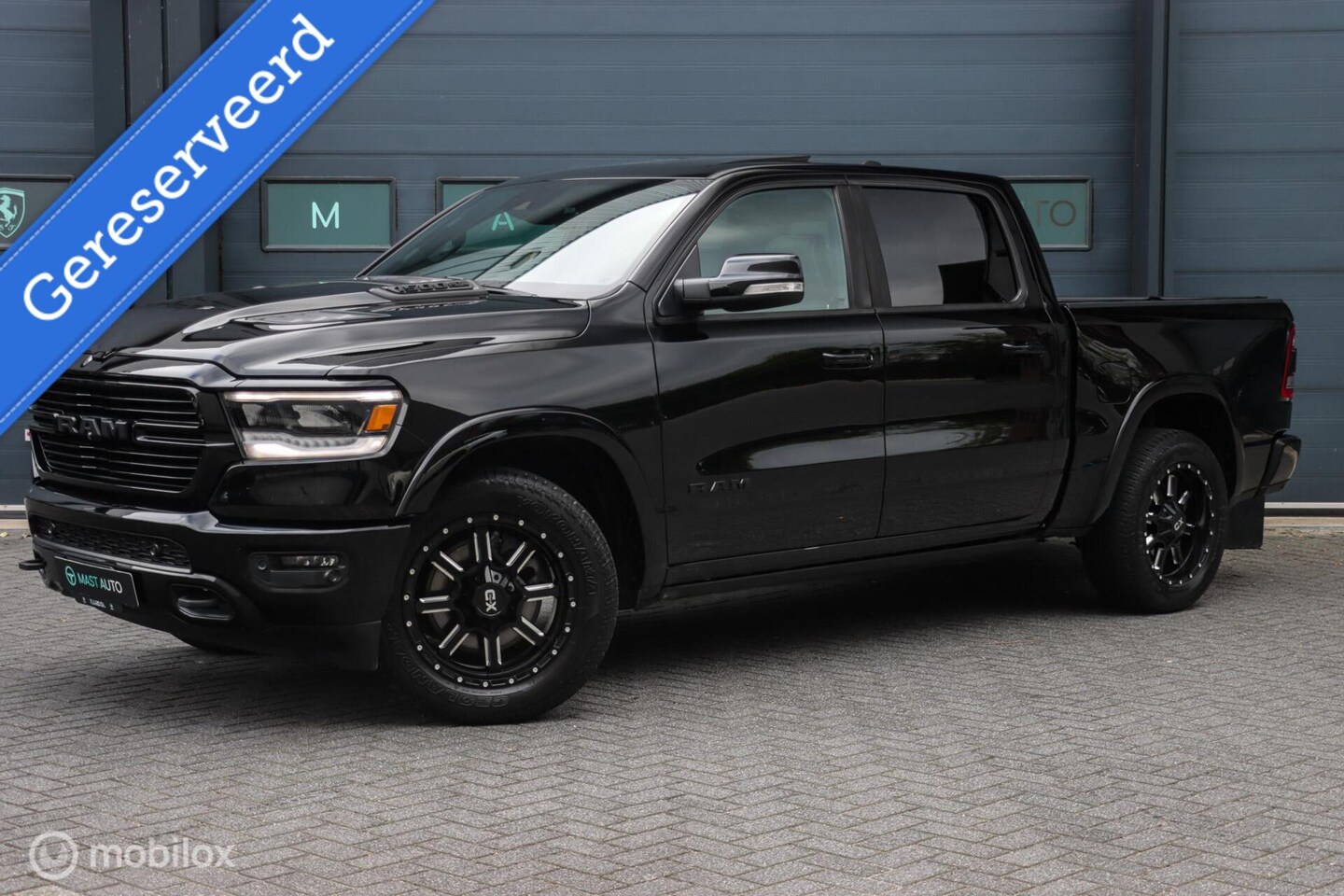 Dodge Ram 1500 - 4X4 5.7 V8 4x4 Crew Cab | NAP | Leder | Pano - AutoWereld.nl