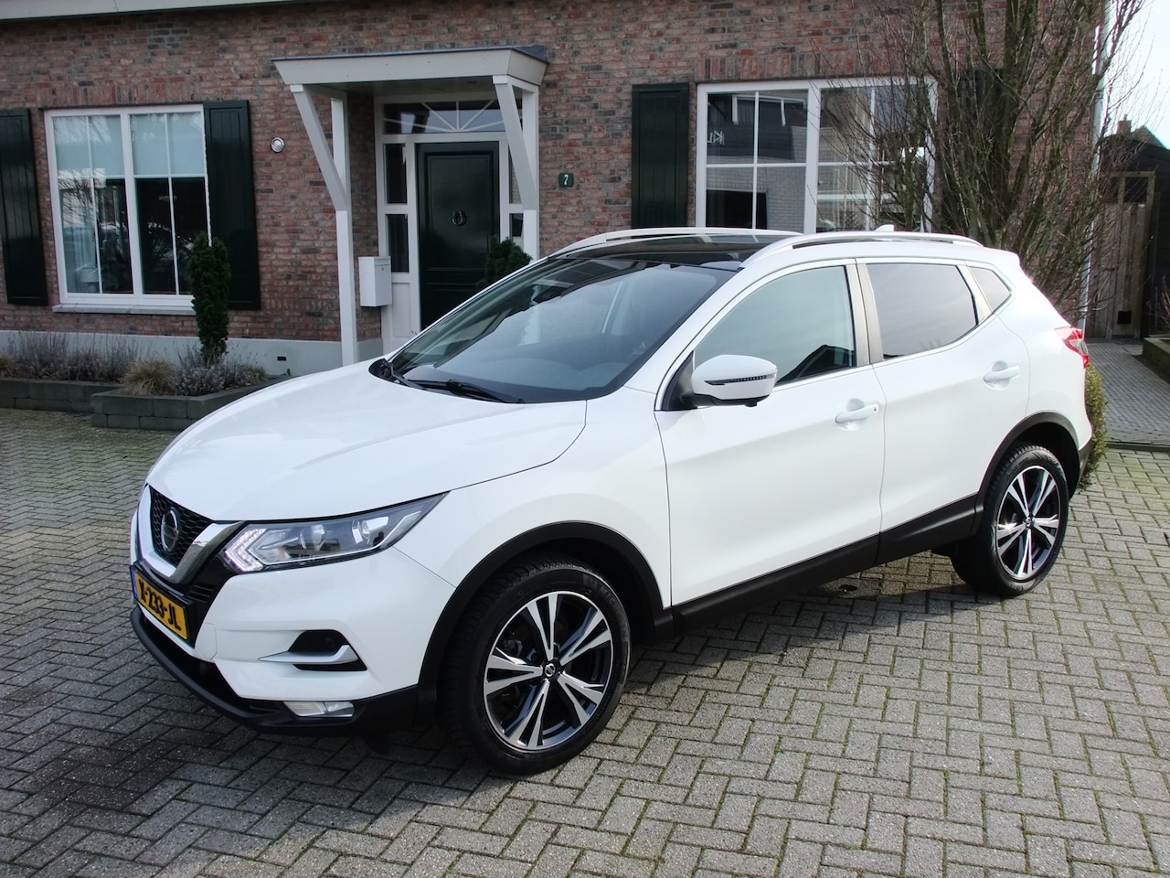 Nissan Qashqai - 1.3 DIG-T N-Connecta , 360 camera , Dab+ , Navi , Stoelverwarming , Carplay enz. - AutoWereld.nl