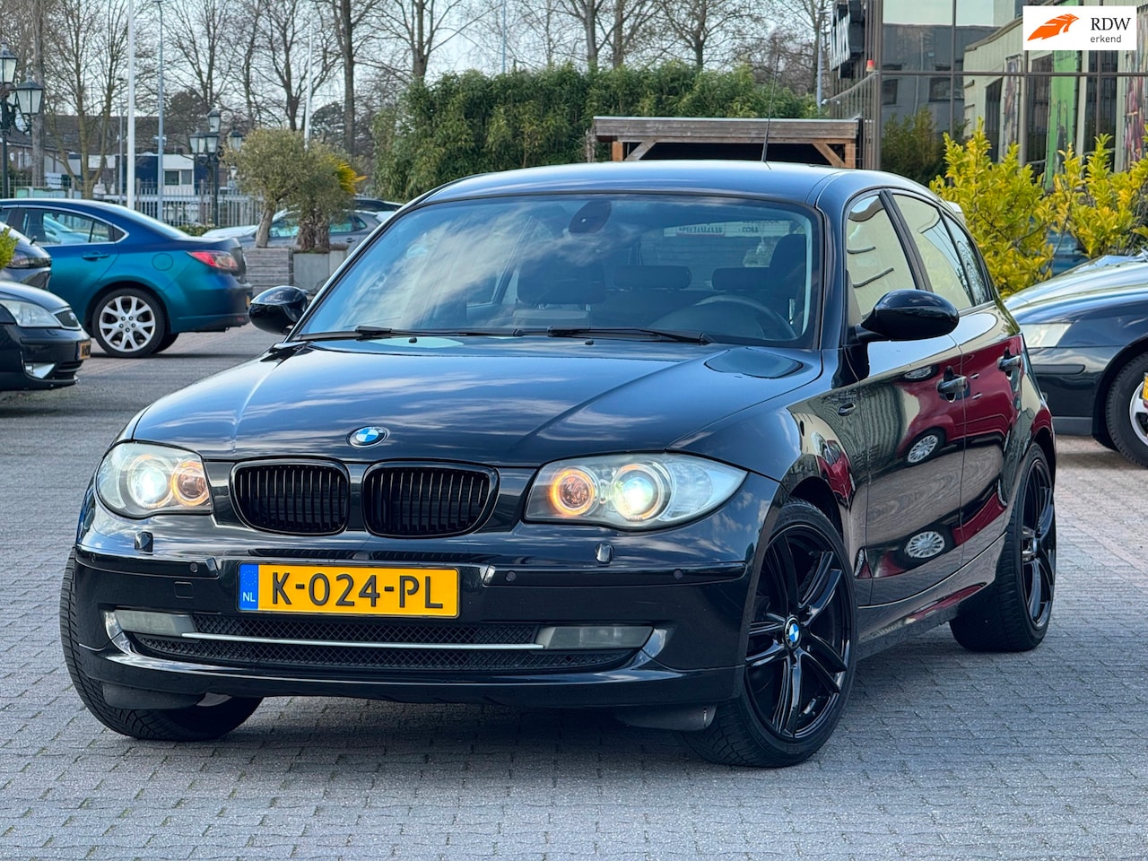 BMW 1-serie - 118i High Executive | Xenon | 18 inch | Parkeersensoren | Groot scherm | Bluethooth | Crui - AutoWereld.nl