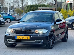 BMW 1-serie - 118i High Executive | Xenon | 18 inch | Parkeersensoren | Groot scherm | Bluethooth | Crui
