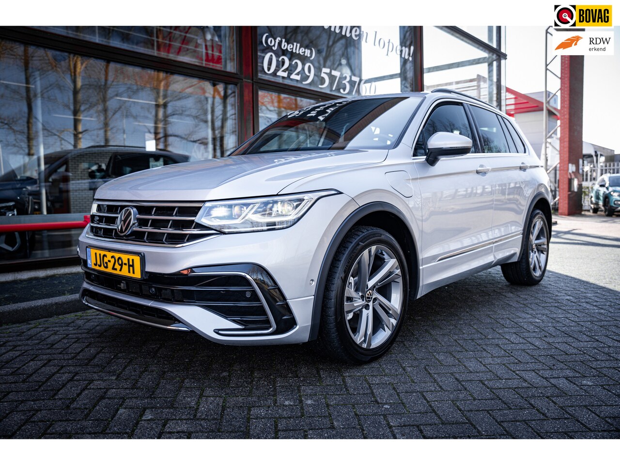 Volkswagen Tiguan - 1.4 TSI eHybrid R-Line Business+ | LED | App-Connect | Parkeer Camera | DAB+ | Connect Plu - AutoWereld.nl