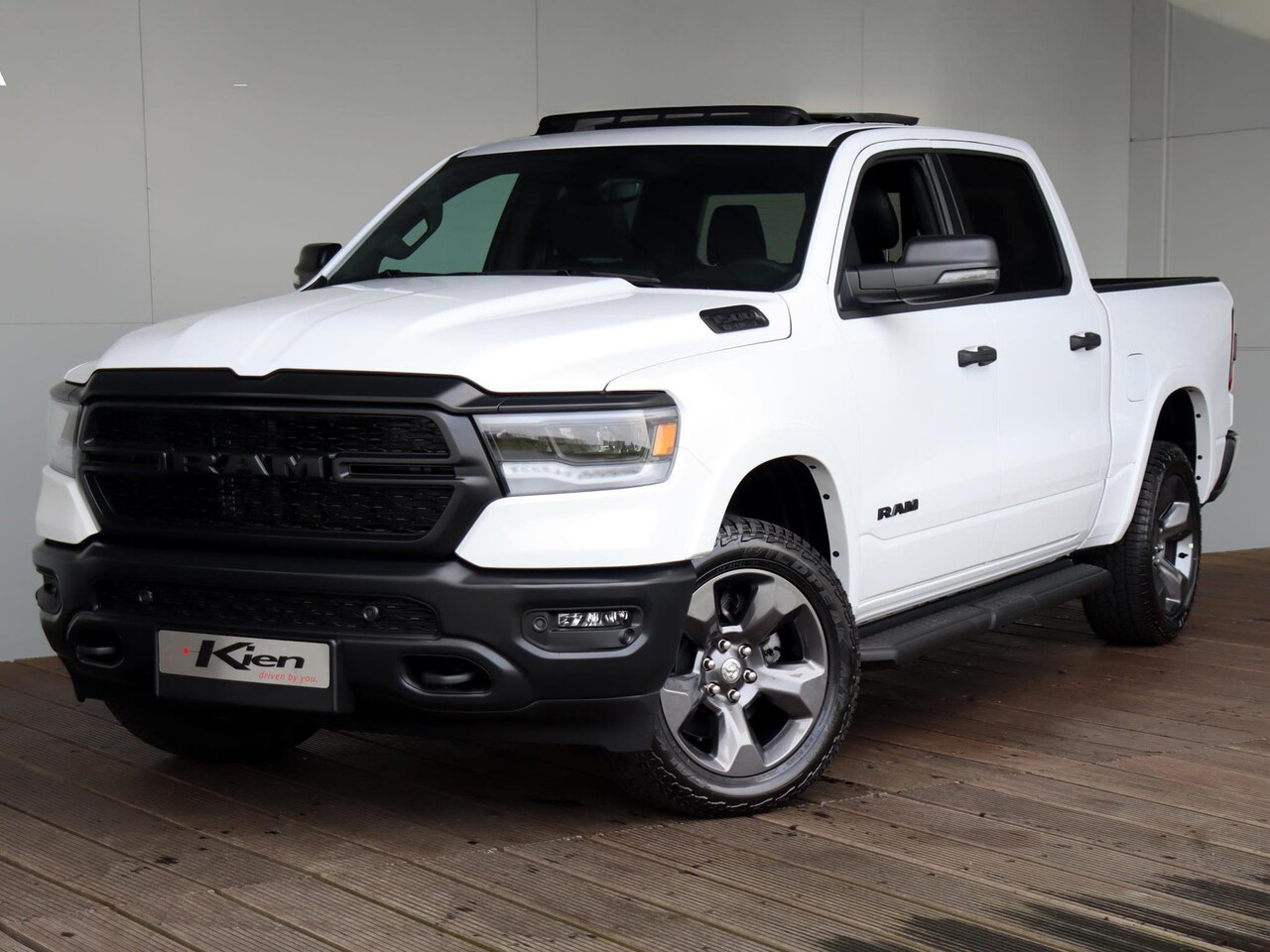 Dodge Ram 1500 - 5.7 V8 4x4 Crew Cab | LPG | Groot Navi | Groot Pano | Trekhaak - AutoWereld.nl