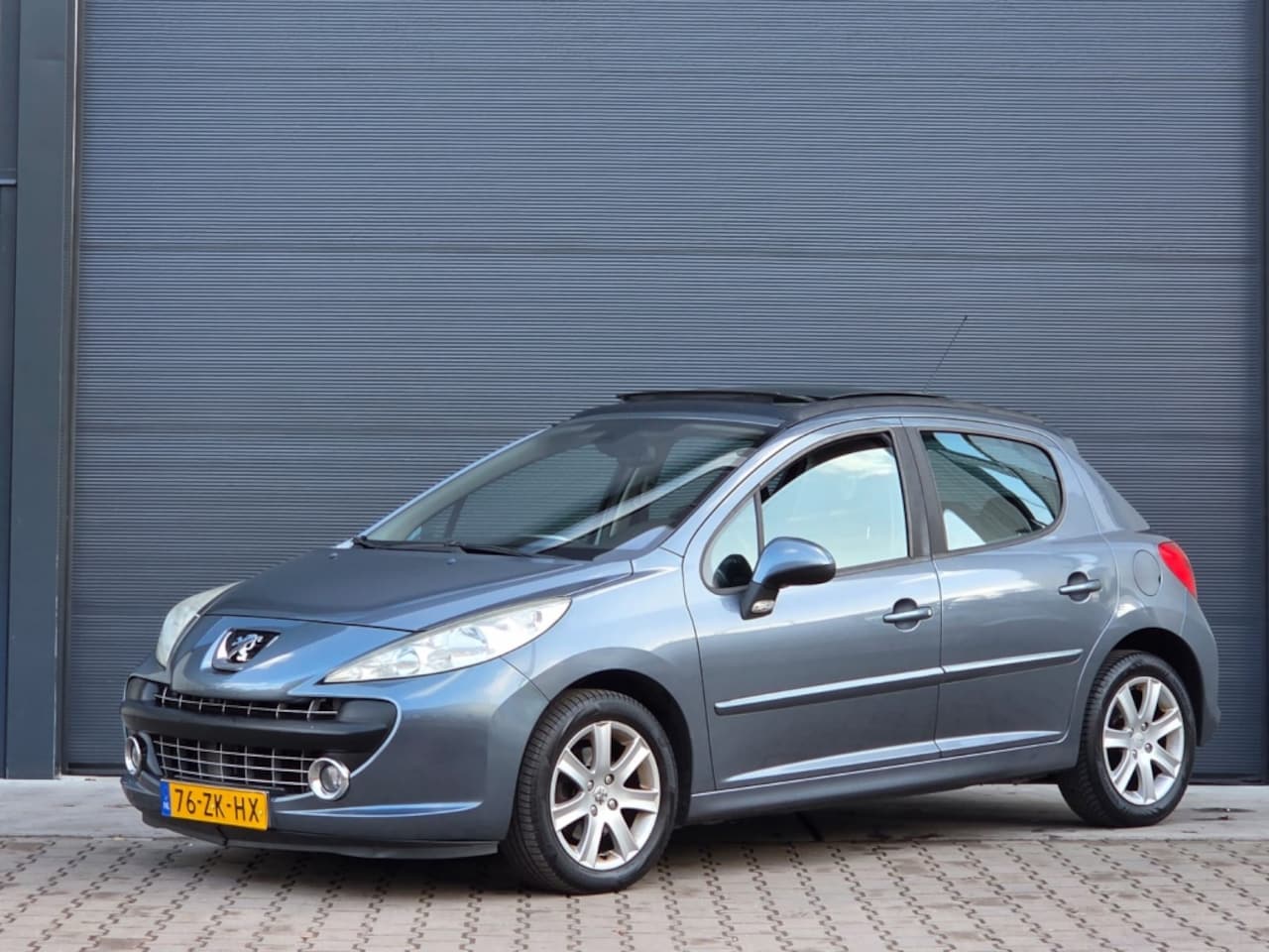 Peugeot 207 - 1.6 VTi XS Pack nap Panodak schuif/kantel - AutoWereld.nl