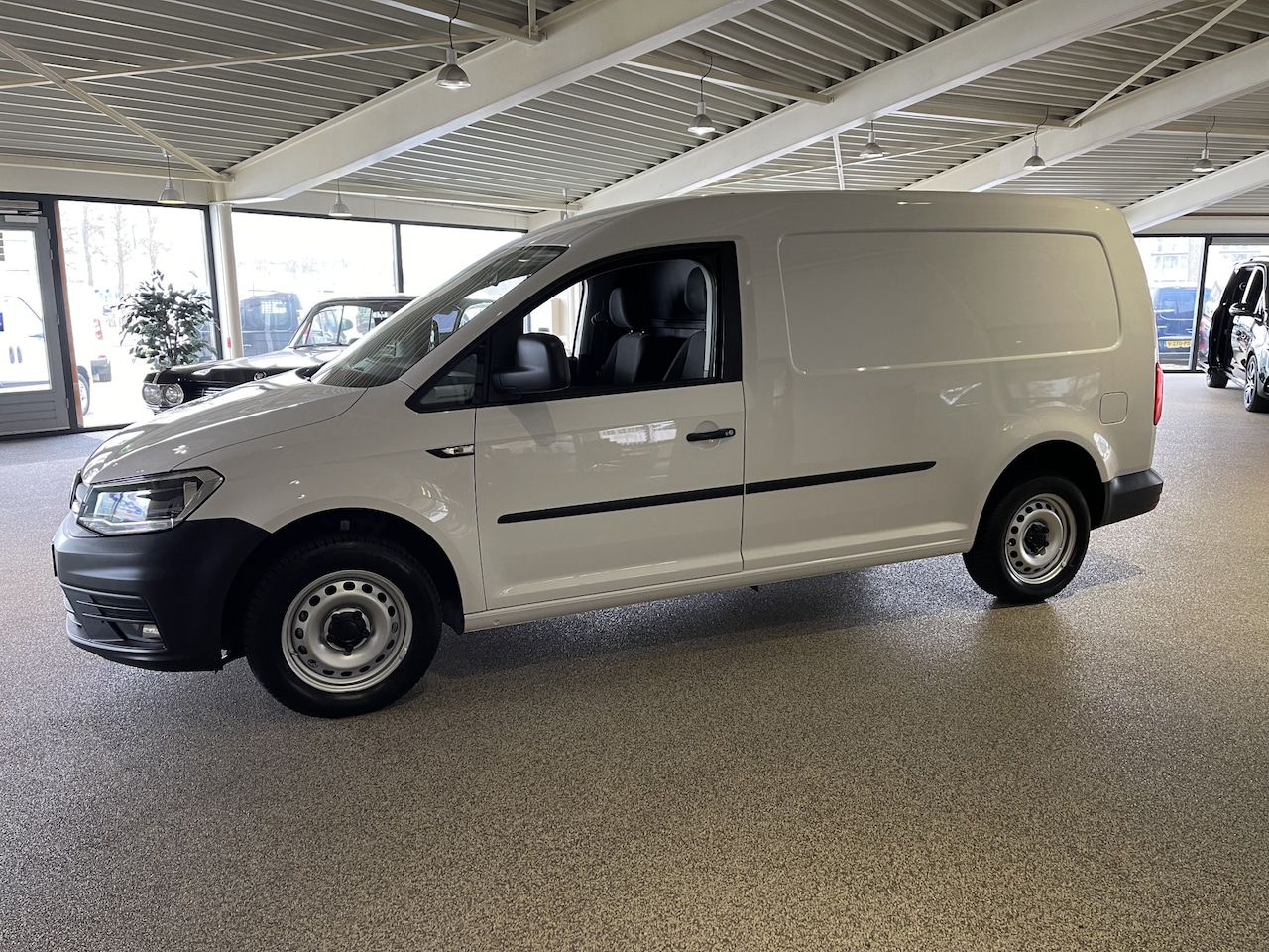 Volkswagen Caddy Maxi - 2.0 TDI 102pk L2H1 BMT Maxi Comfortline / vaste prijs rijklaar € 13.950 ex btw / lease van - AutoWereld.nl