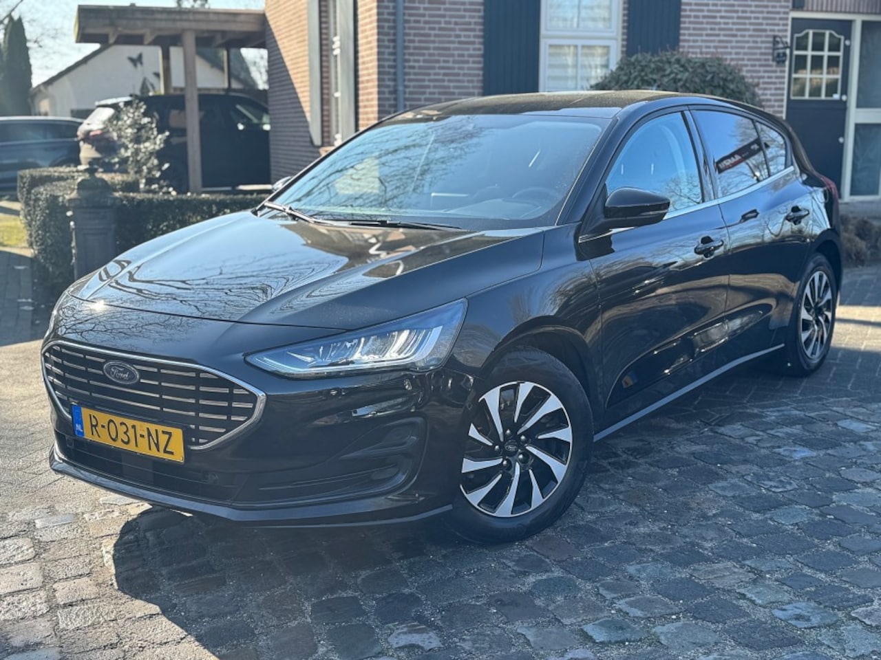 Ford Focus - 1.0 125pk Hybrid Titanium Style ecc,pdc,navigatie,sportdop - AutoWereld.nl