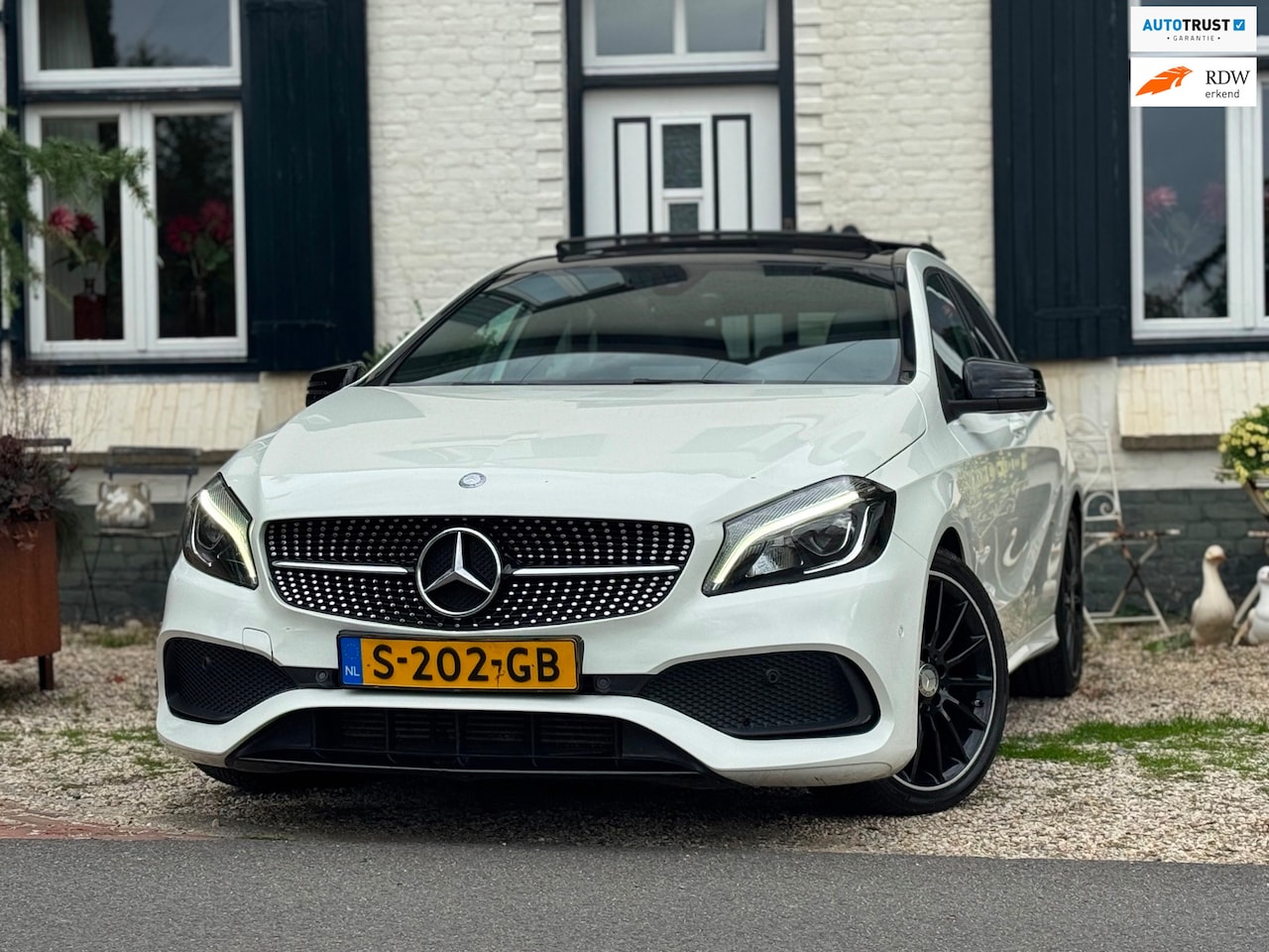 Mercedes-Benz A-klasse - 180 AMG Night Edition Plus|Pano|Automaat| - AutoWereld.nl