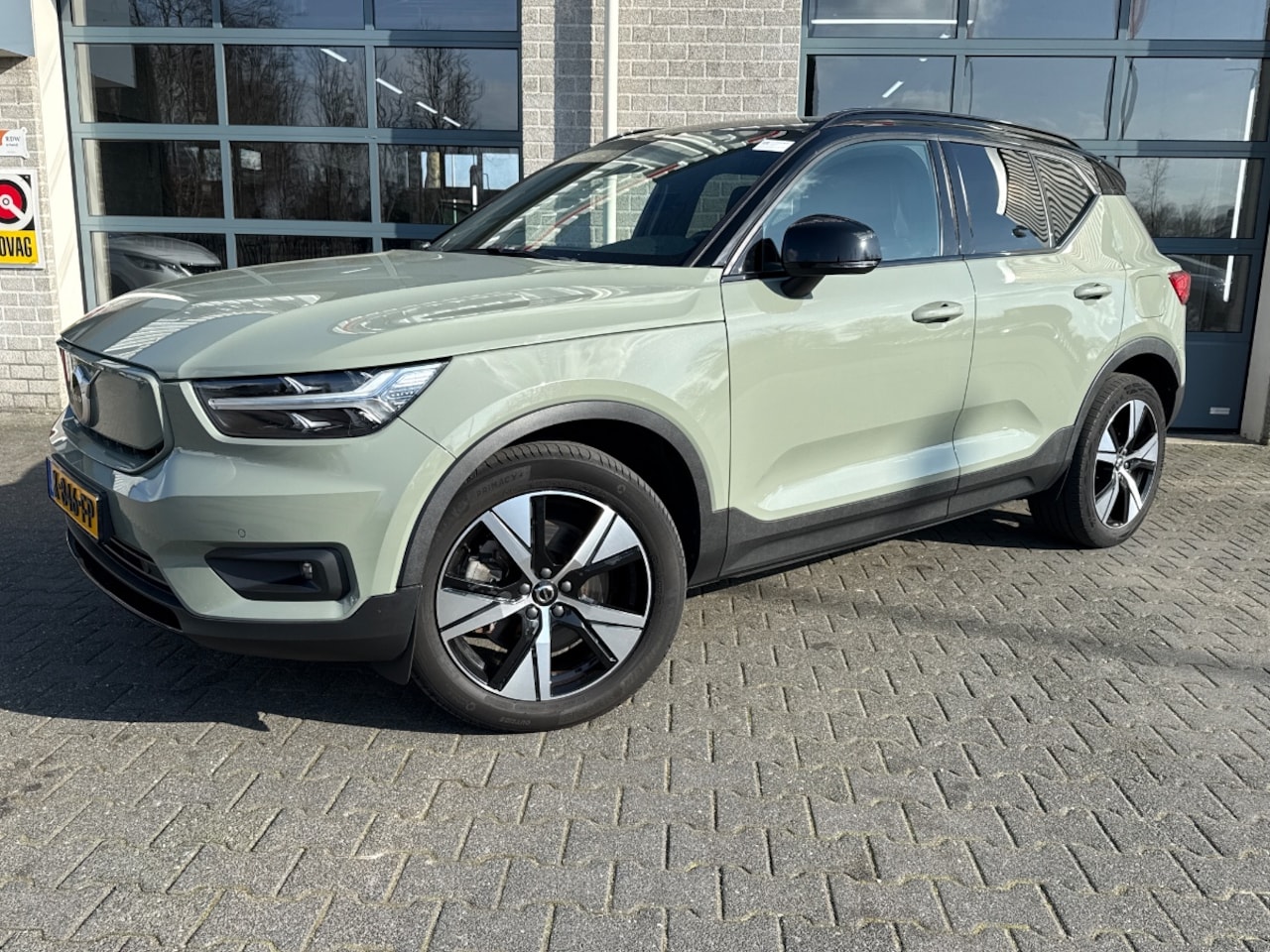 Volvo XC40 - Recharge P8 AWD R-Design Recharge P8 AWD R-Design - AutoWereld.nl