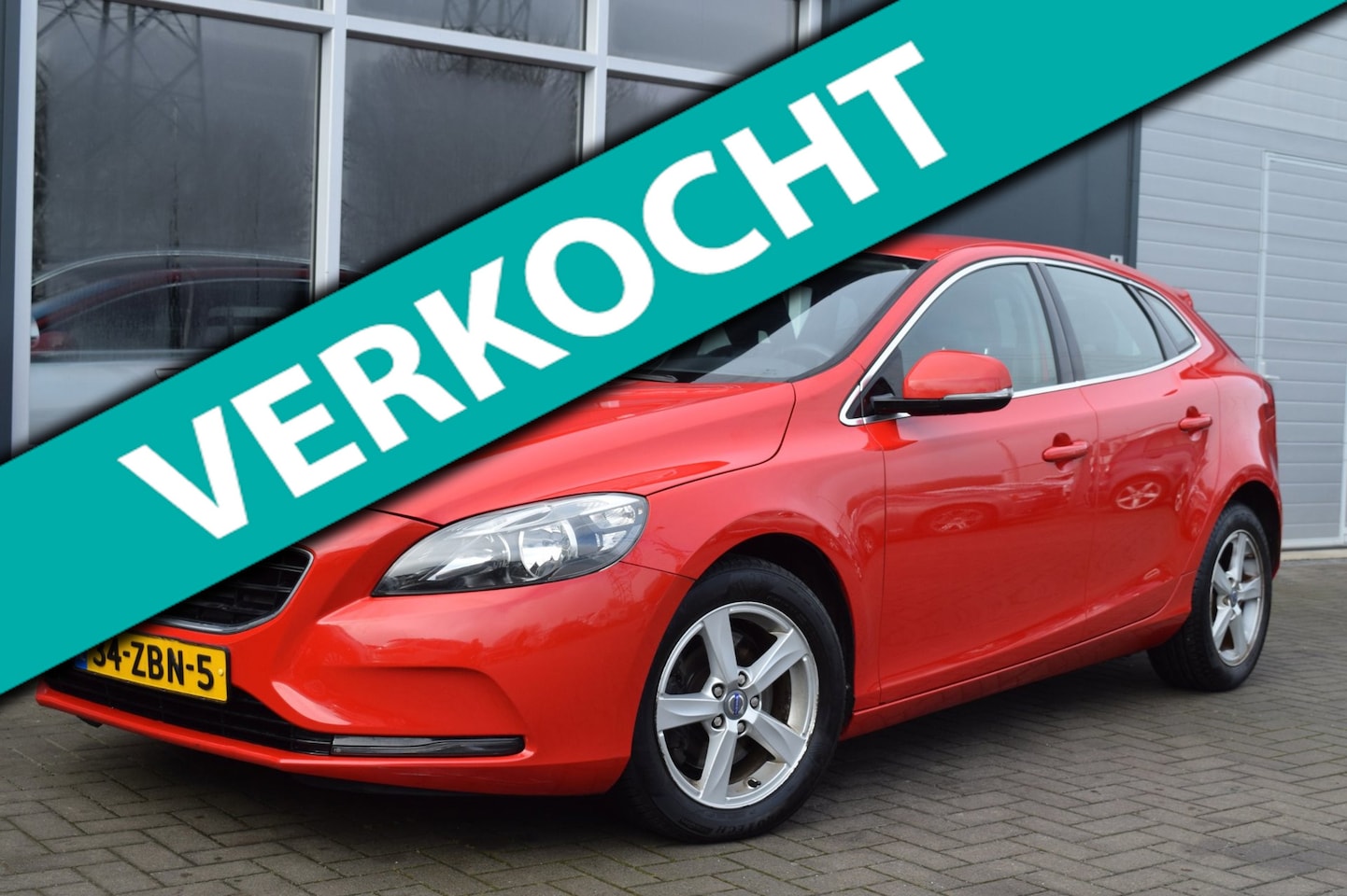 Volvo V40 - 1.6 T4 Momentum | Clima | Cruise | APK 2-2027 ! - AutoWereld.nl