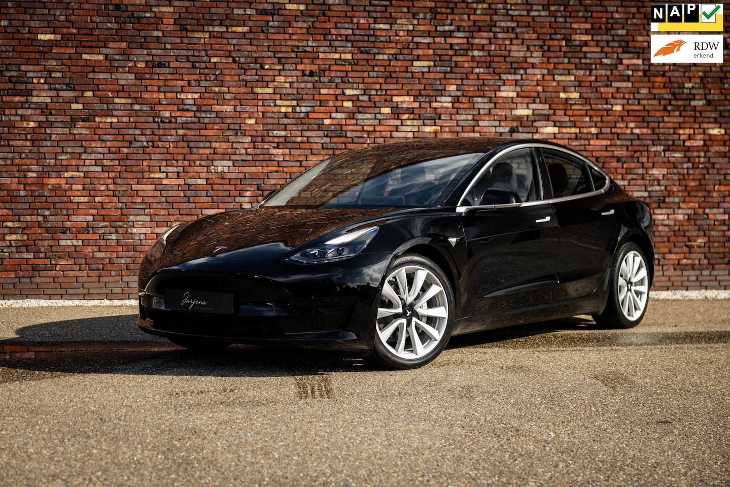 Tesla Model 3 - Standard Plus (306pk) LFP | Performance velgen | Trekhaak | - AutoWereld.nl