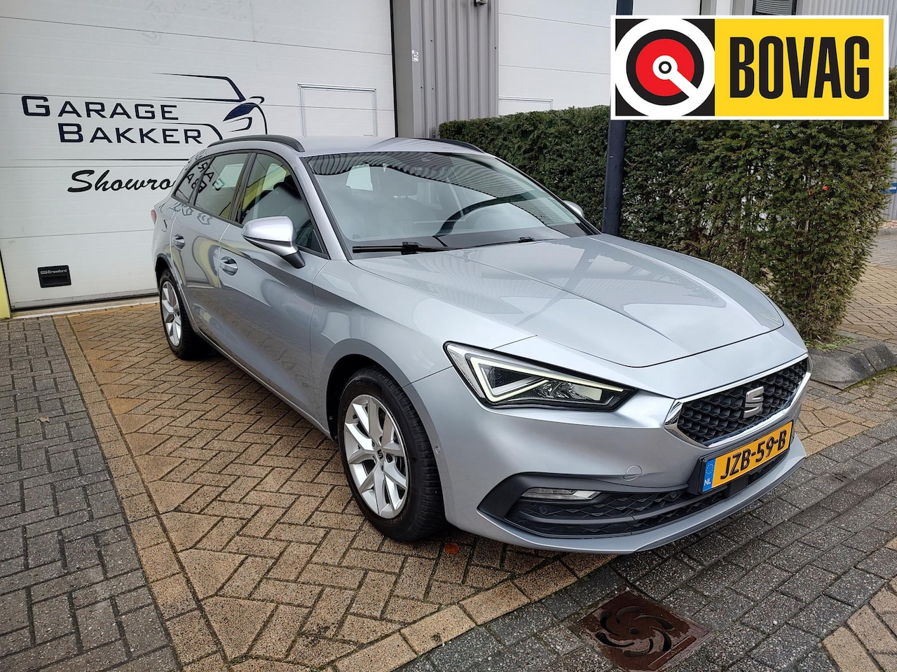 SEAT Leon Sportstourer - 1.0 eTSI FR Business Elektrisch uitklapbare trekhaak | Virtual Cockpit | Achteruitrijcamer - AutoWereld.nl