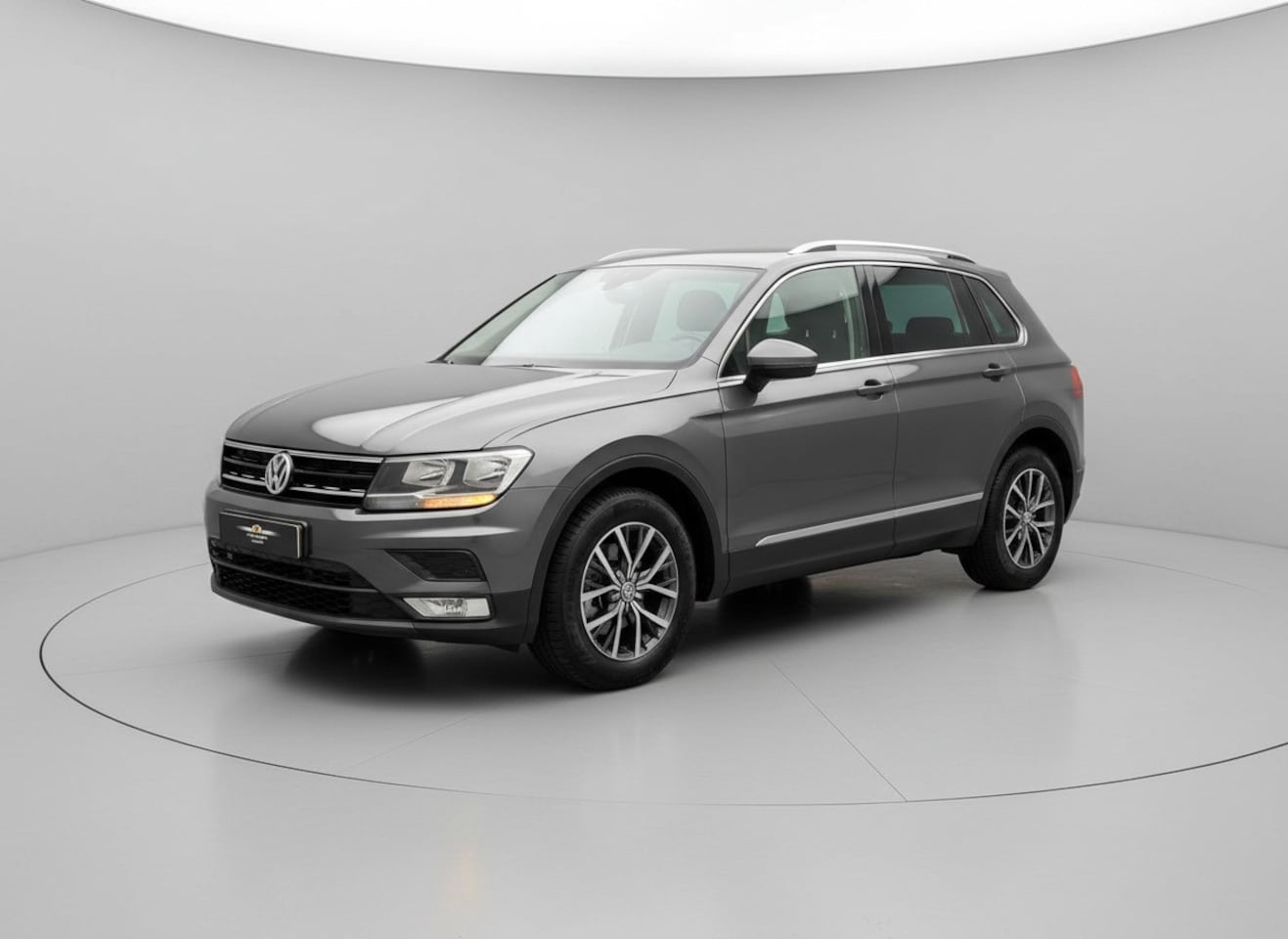 Volkswagen Tiguan - 1.4 TSI * Navigatie * Parkeersensoren * Lane Assist * Lichtmetalen Velgen * - AutoWereld.nl