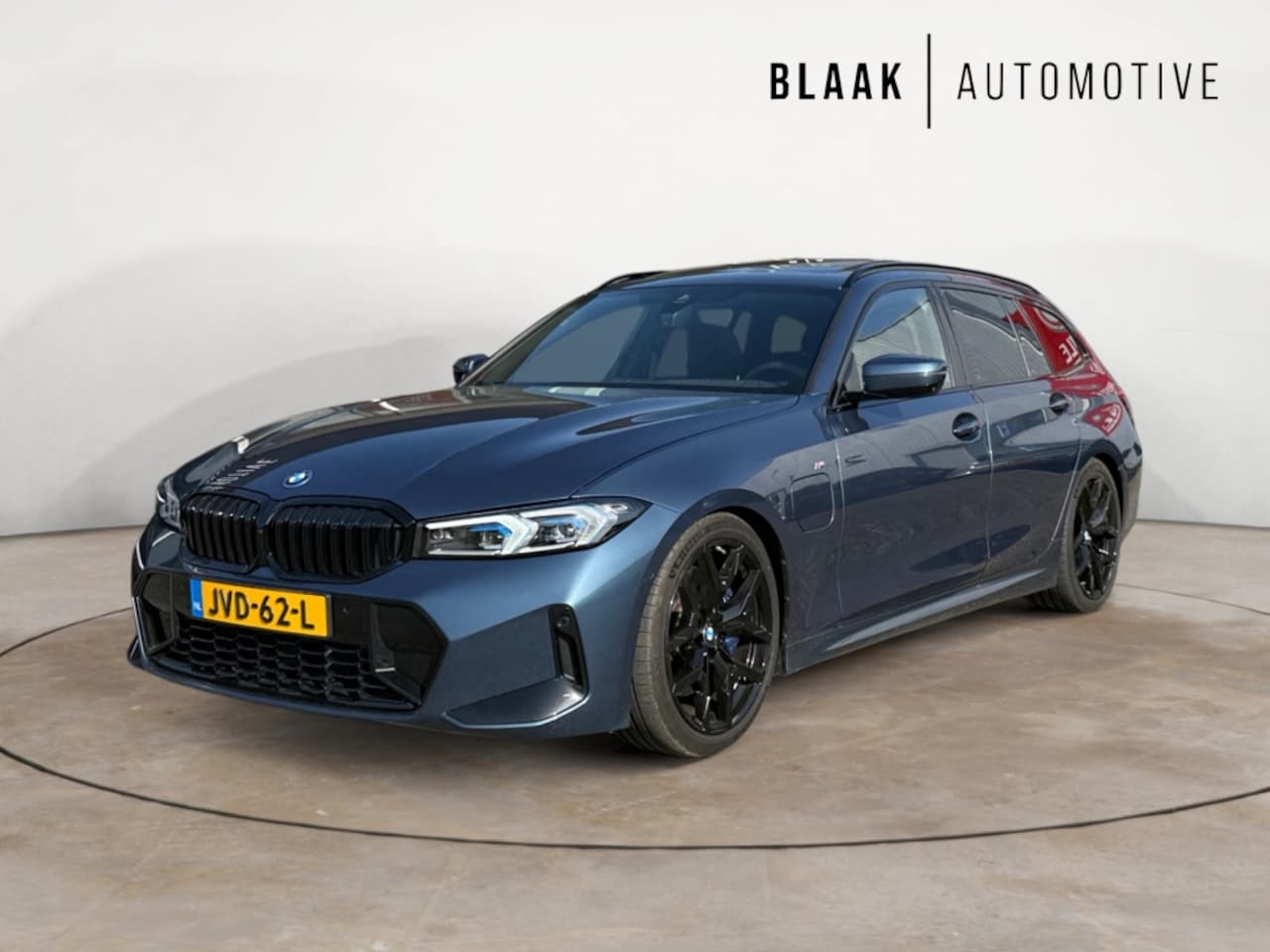 BMW 3-serie Touring - | M-Sport | pano | 330e - AutoWereld.nl