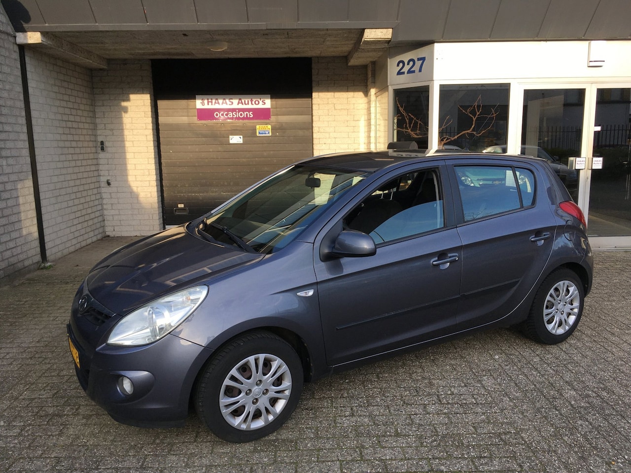 Hyundai i20 - 1.2i i-Motion / APK FEBR 2027 / AIRCO / EURO-5 / 5 DEURS / DEALER SERVICED / EXPORT - AutoWereld.nl