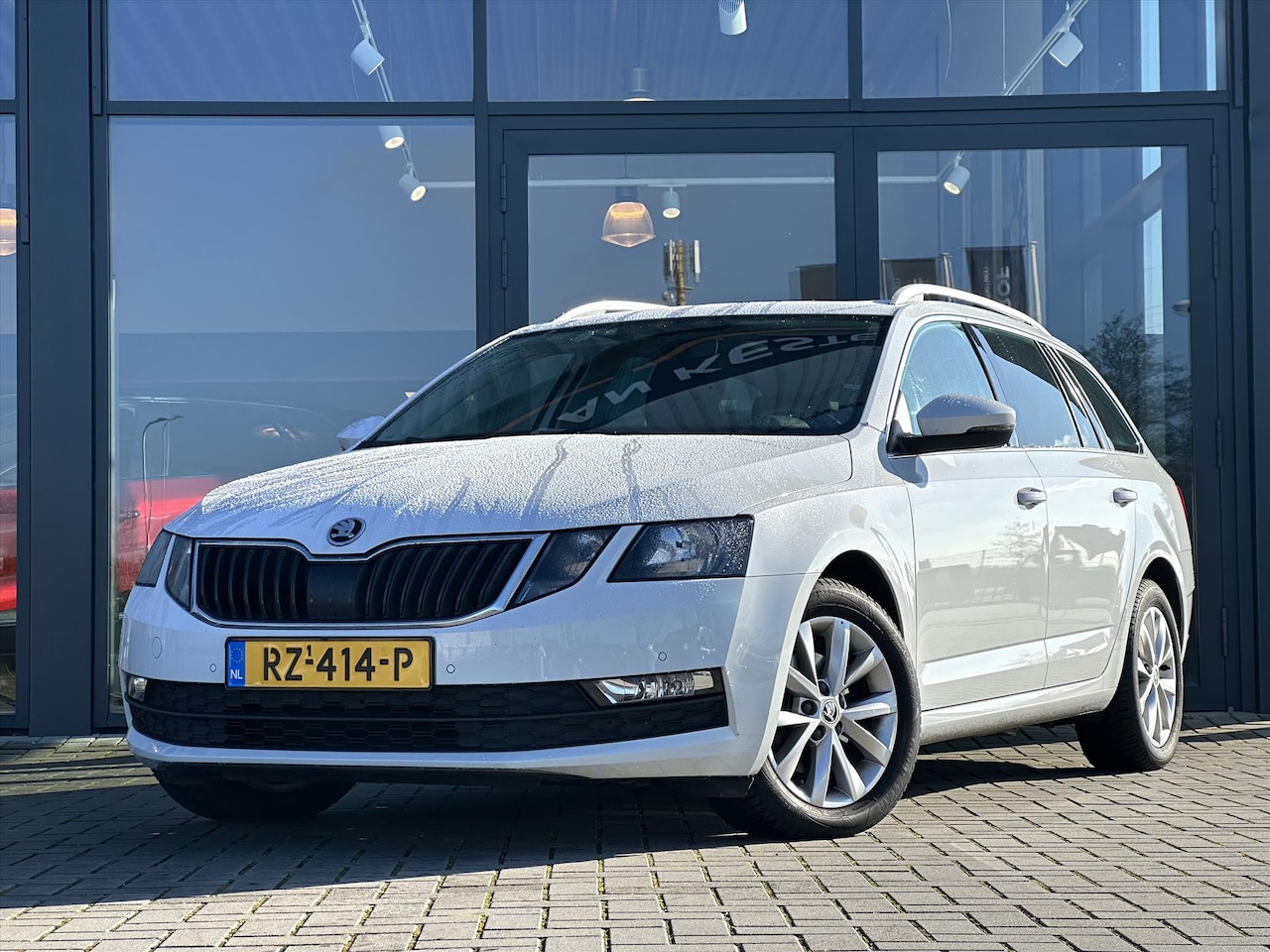 Skoda Octavia - 1.0 TSI 115pk Greentech DSG Ambition Business | Pano | Carplay | NL Auto | - AutoWereld.nl