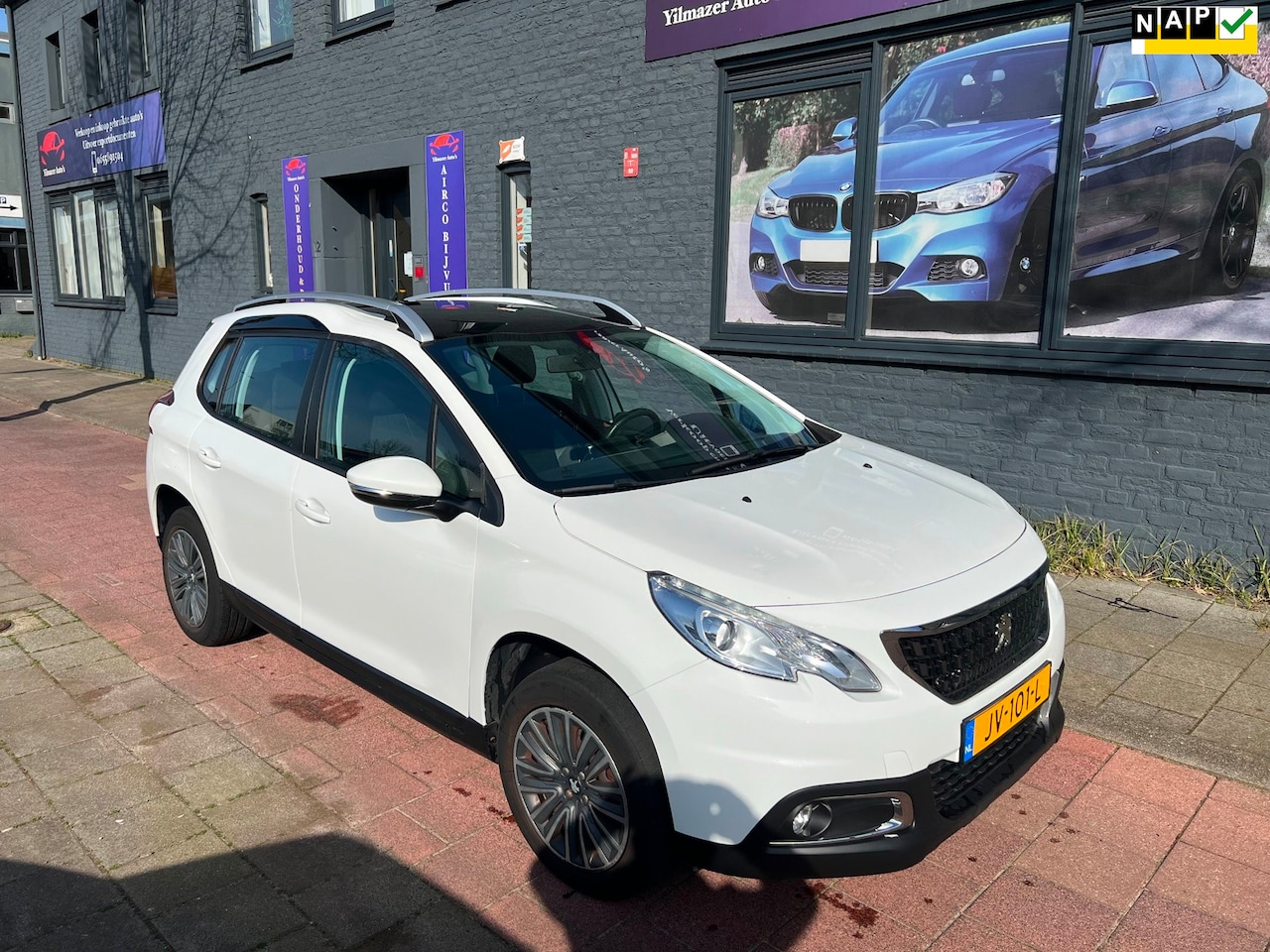 Peugeot 2008 - 1.2 PureTech Active panodak nap boekjes navi - AutoWereld.nl
