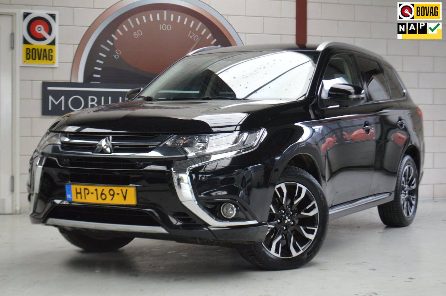 Mitsubishi Outlander - 2.0 PHEV instyle NL-auto, All-season banden, GARANTIE - AutoWereld.nl