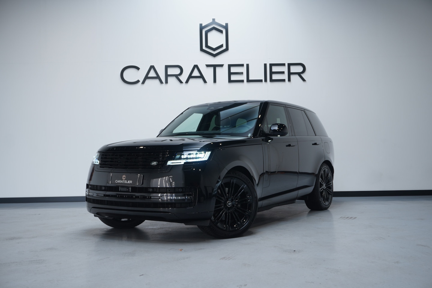 Land Rover Range Rover - 3.0 P460e HSE PHEV / Massage / 23 Inch / Trekhaak - AutoWereld.nl