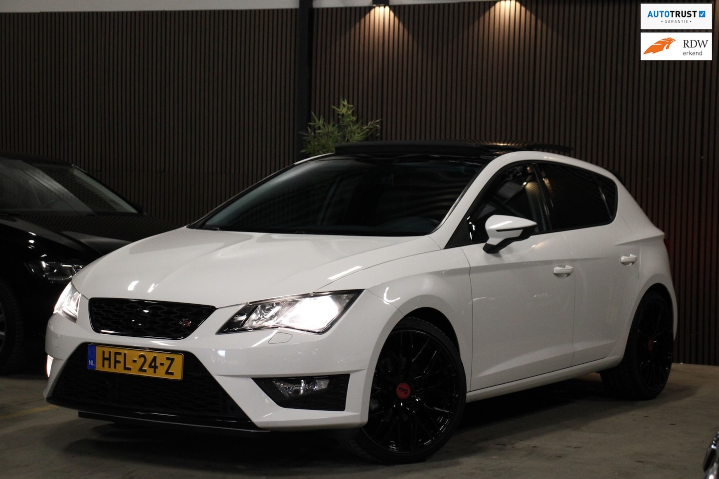 SEAT Leon - 1.4 TSI FR Dynamic Pano DCC Stoelverw Cruise H-Leder PDC BT 6-Bak - AutoWereld.nl