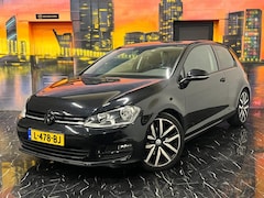 Volkswagen Golf - 1.2 TSI Highline Parkeersensoren|Cruise|Navi