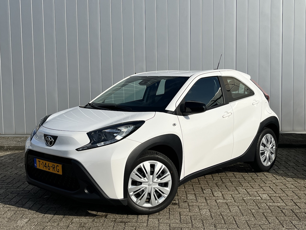 Toyota Aygo X - 1.0 VVT-i MT Play 1e Eigenaar Dealer Onderhouden NL Auto - AutoWereld.nl